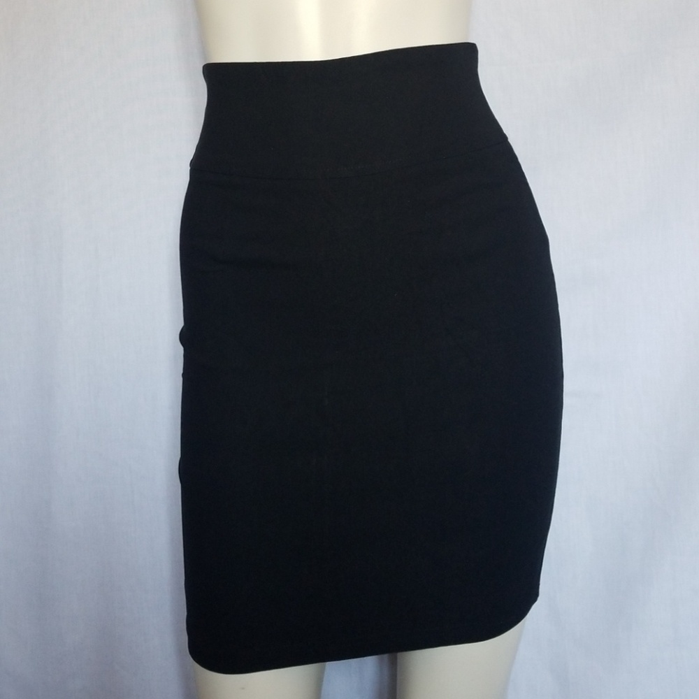 NEW! Forever 21 - Picture 2 of 7